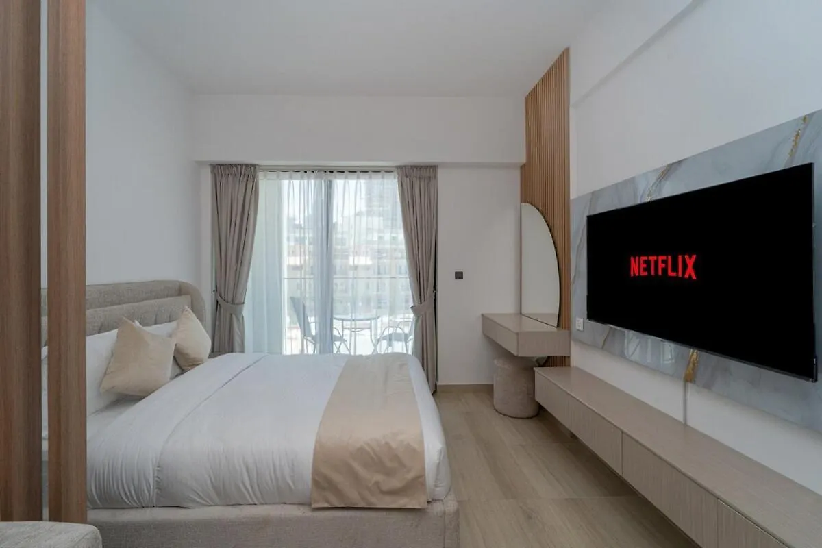 Elegant Jvc Stay Luxury Amid Nature Dubai