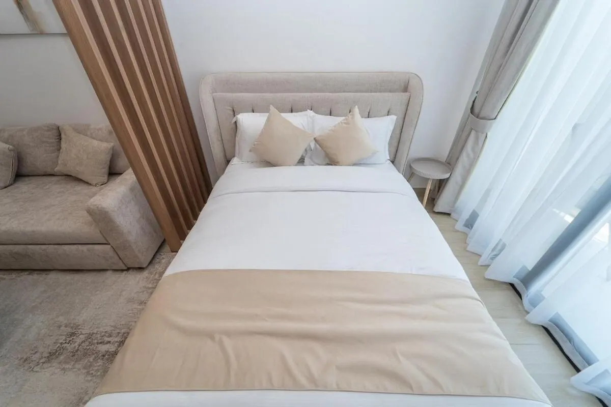 Elegant Jvc Stay Luxury Amid Nature Dubai