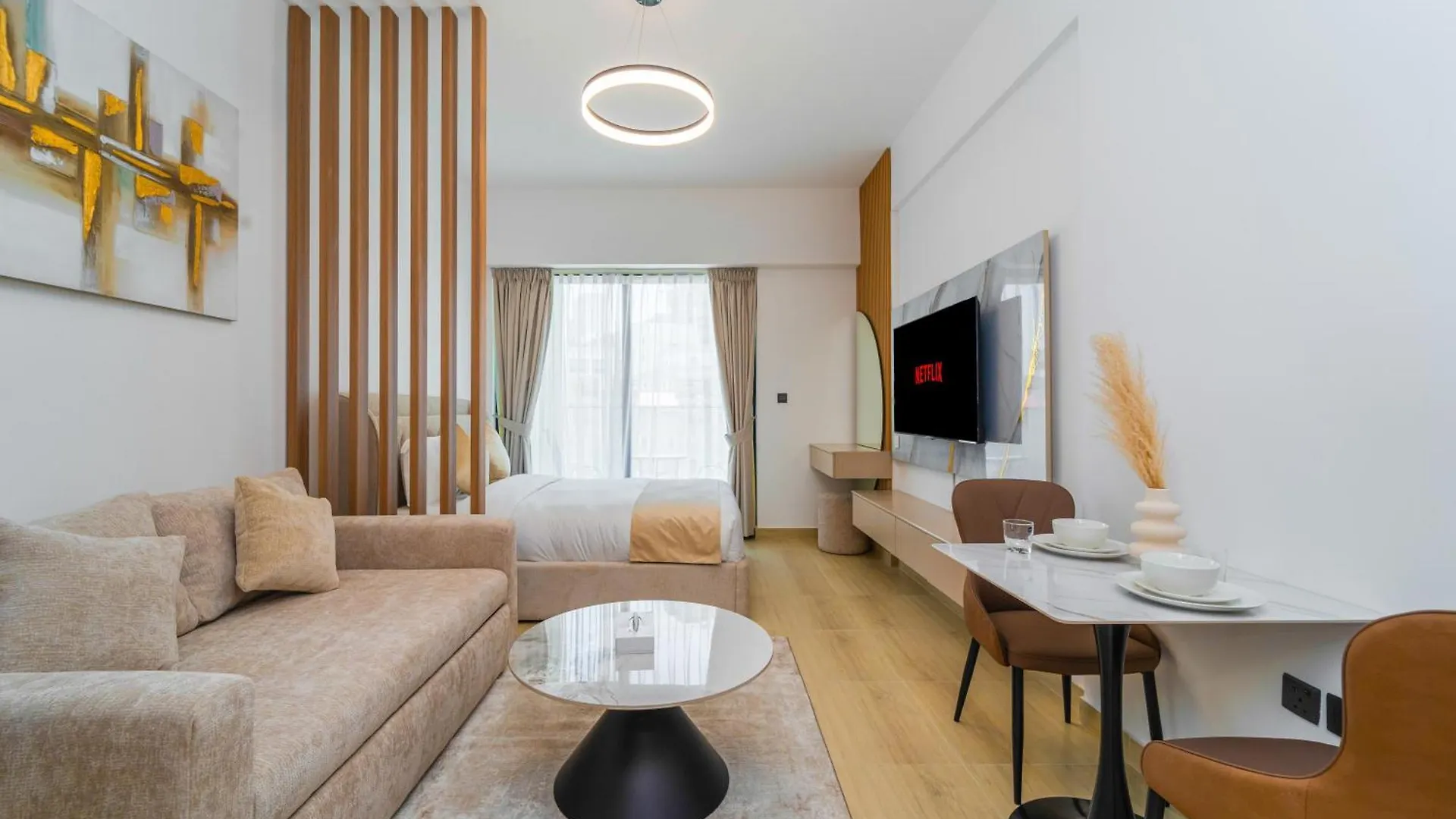 Elegant Jvc Stay Luxury Amid Nature Dubai Appartamento