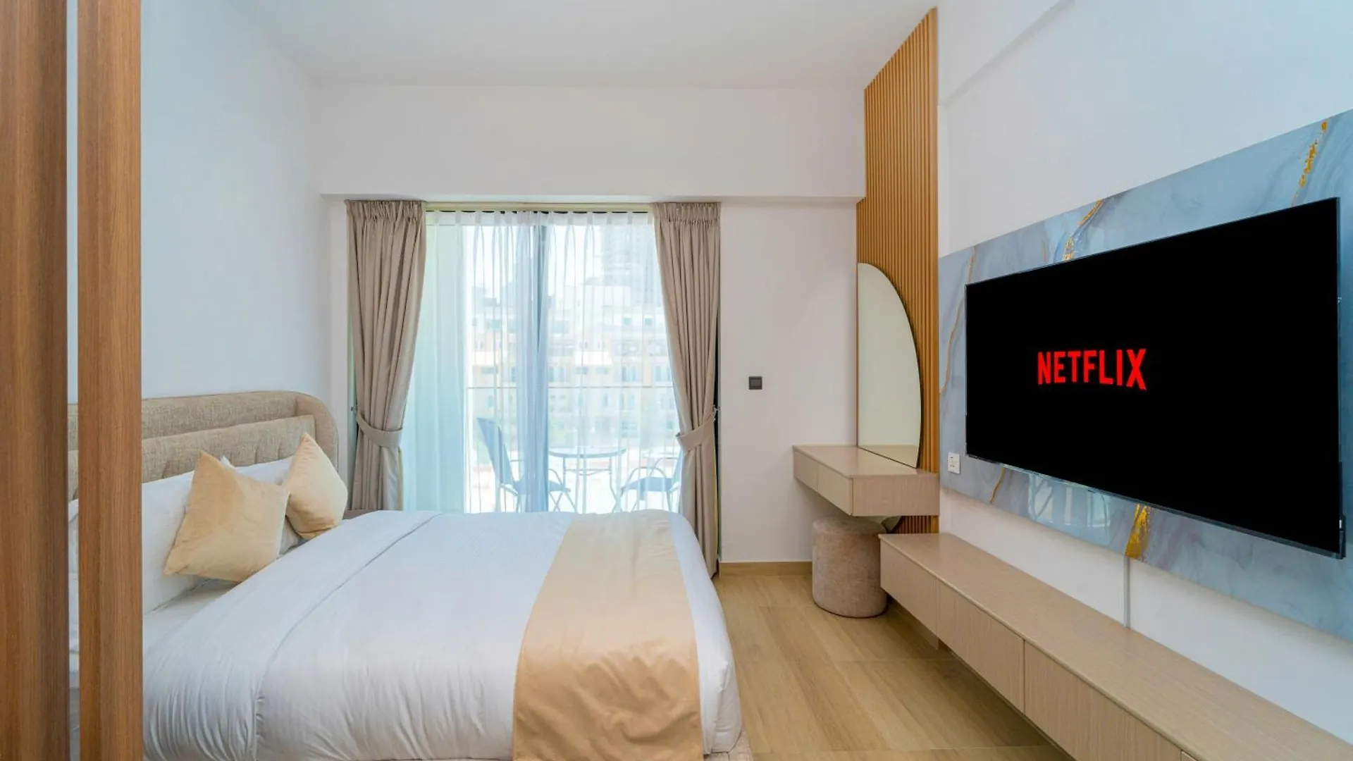 Elegant Jvc Stay Luxury Amid Nature Dubai
