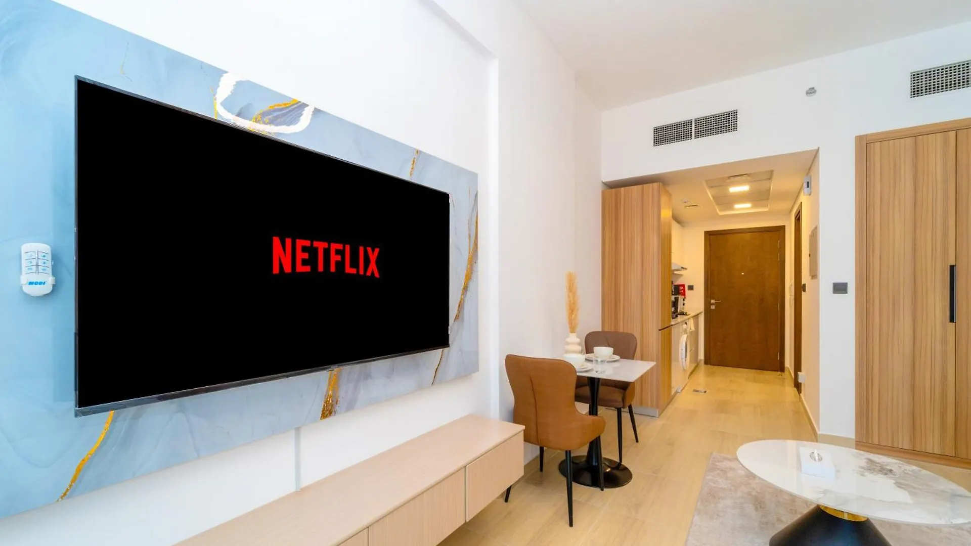Appartamento Elegant Jvc Stay Luxury Amid Nature Dubai