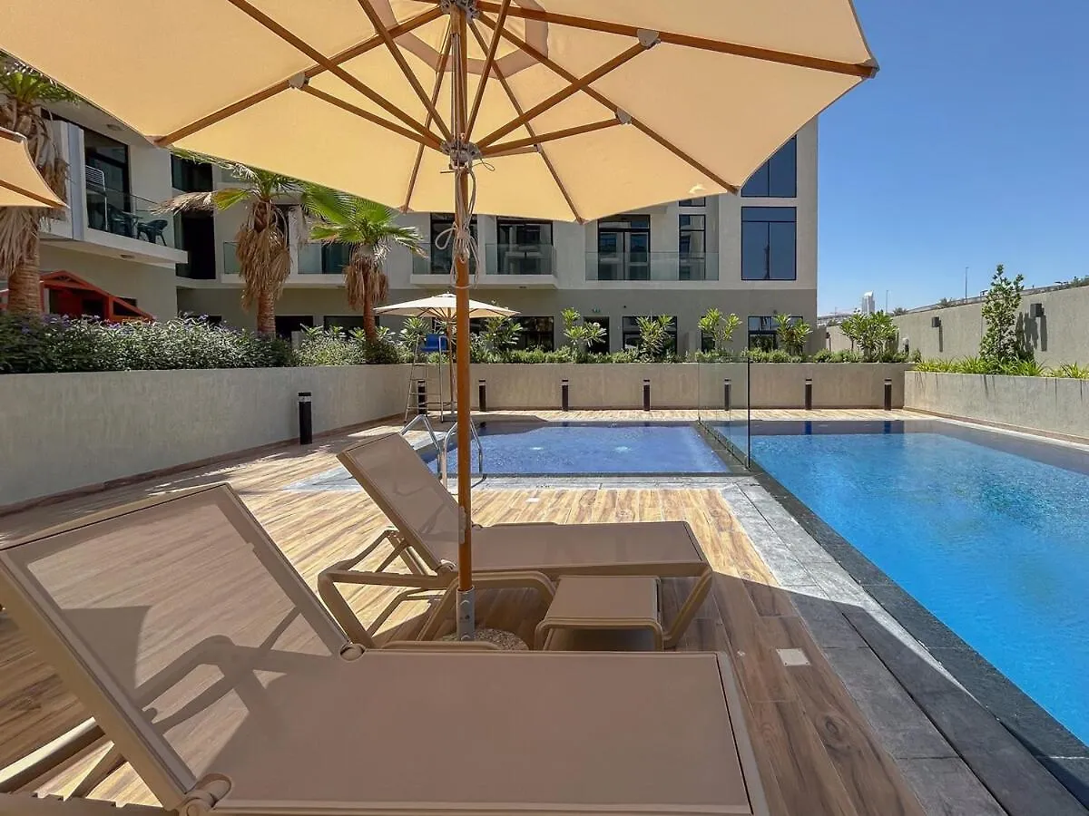 Elegant Jvc Stay Luxury Amid Nature Dubai