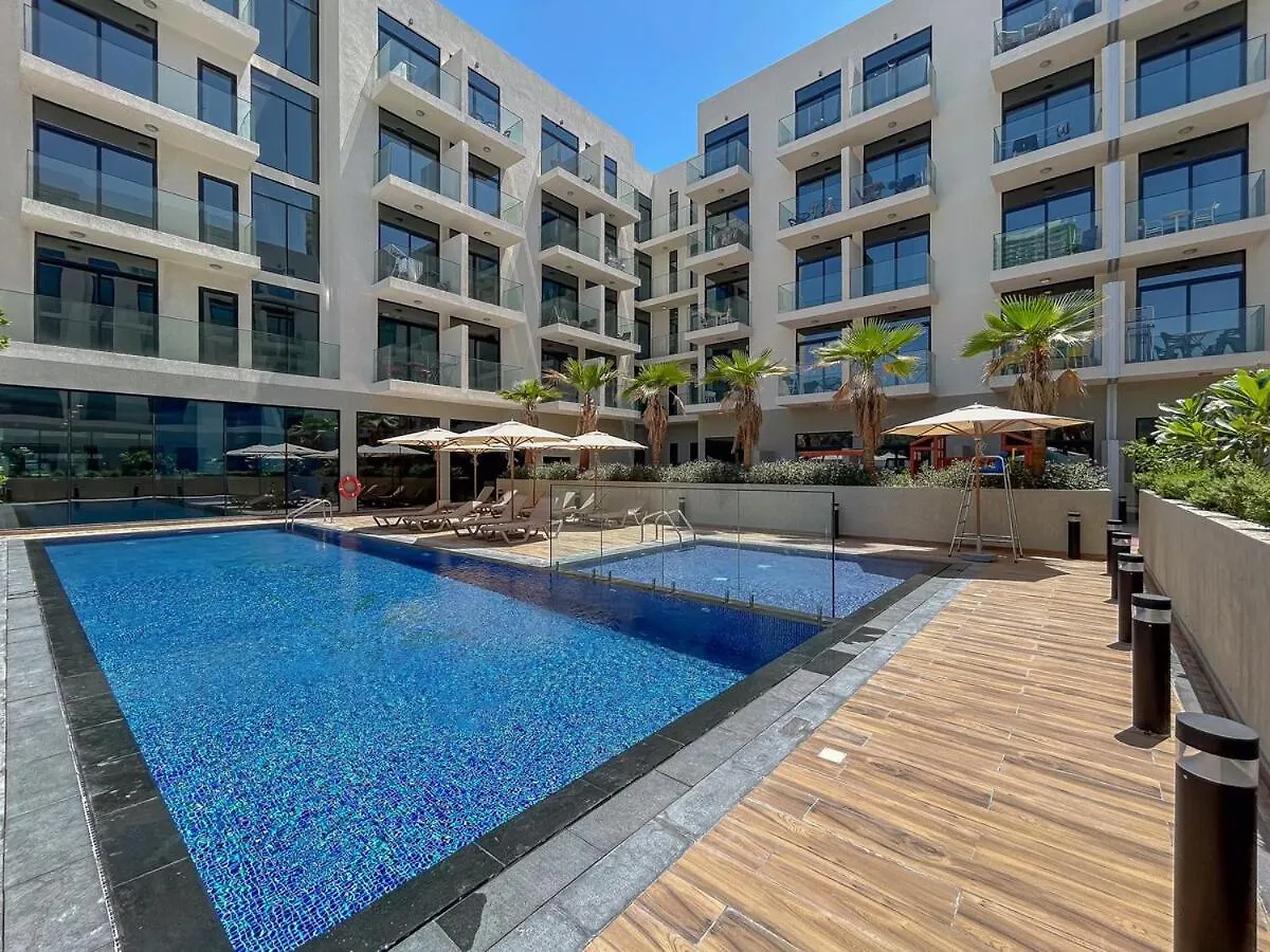 Elegant Jvc Stay Luxury Amid Nature Dubai