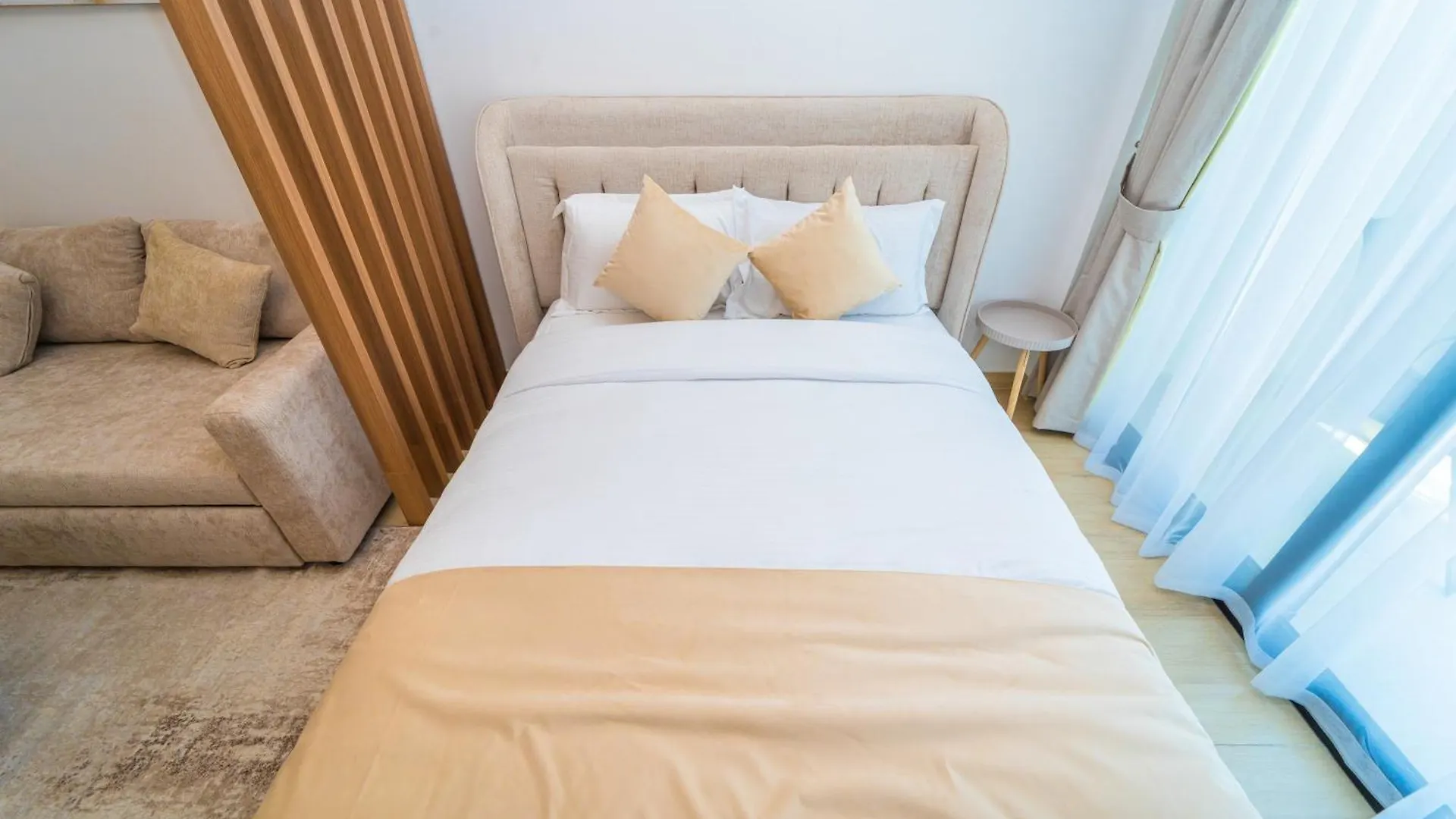 Elegant Jvc Stay Luxury Amid Nature Dubai 0*,