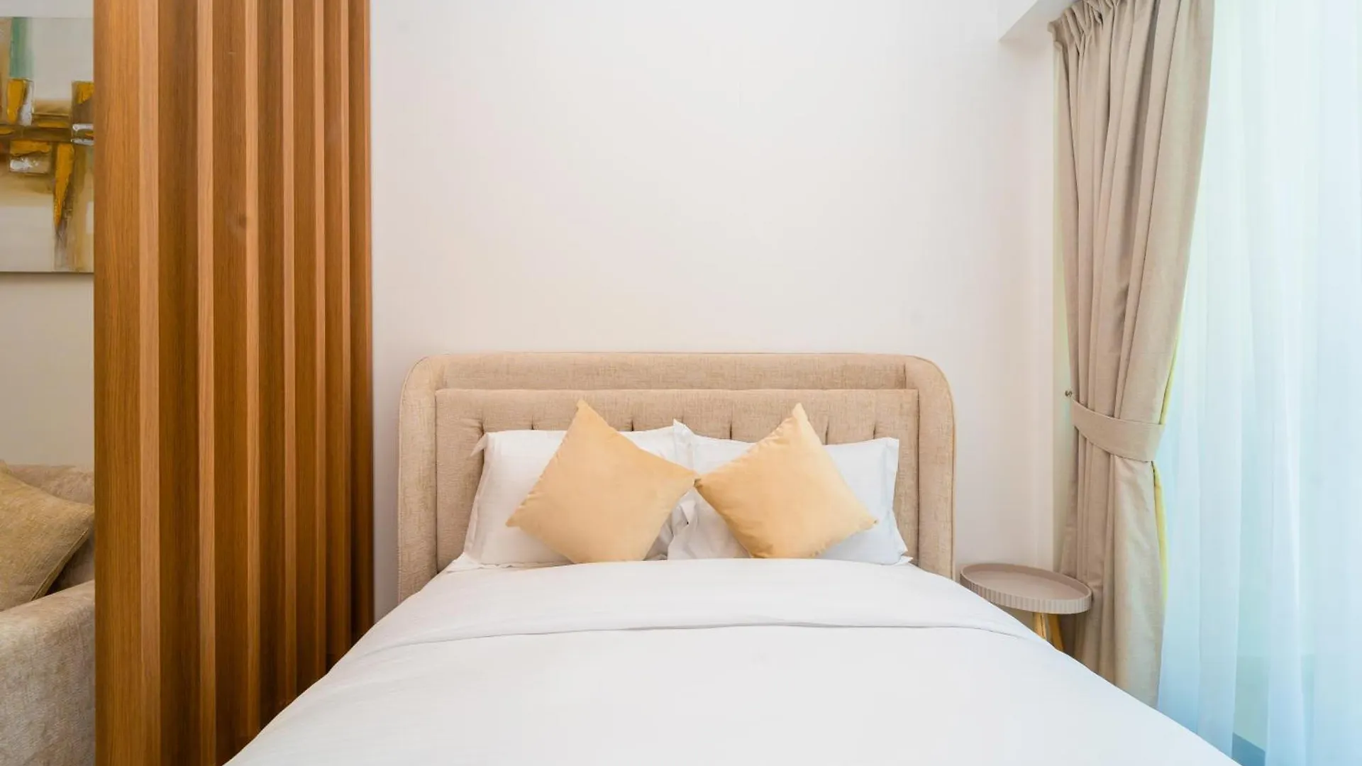 Elegant Jvc Stay Luxury Amid Nature Dubai