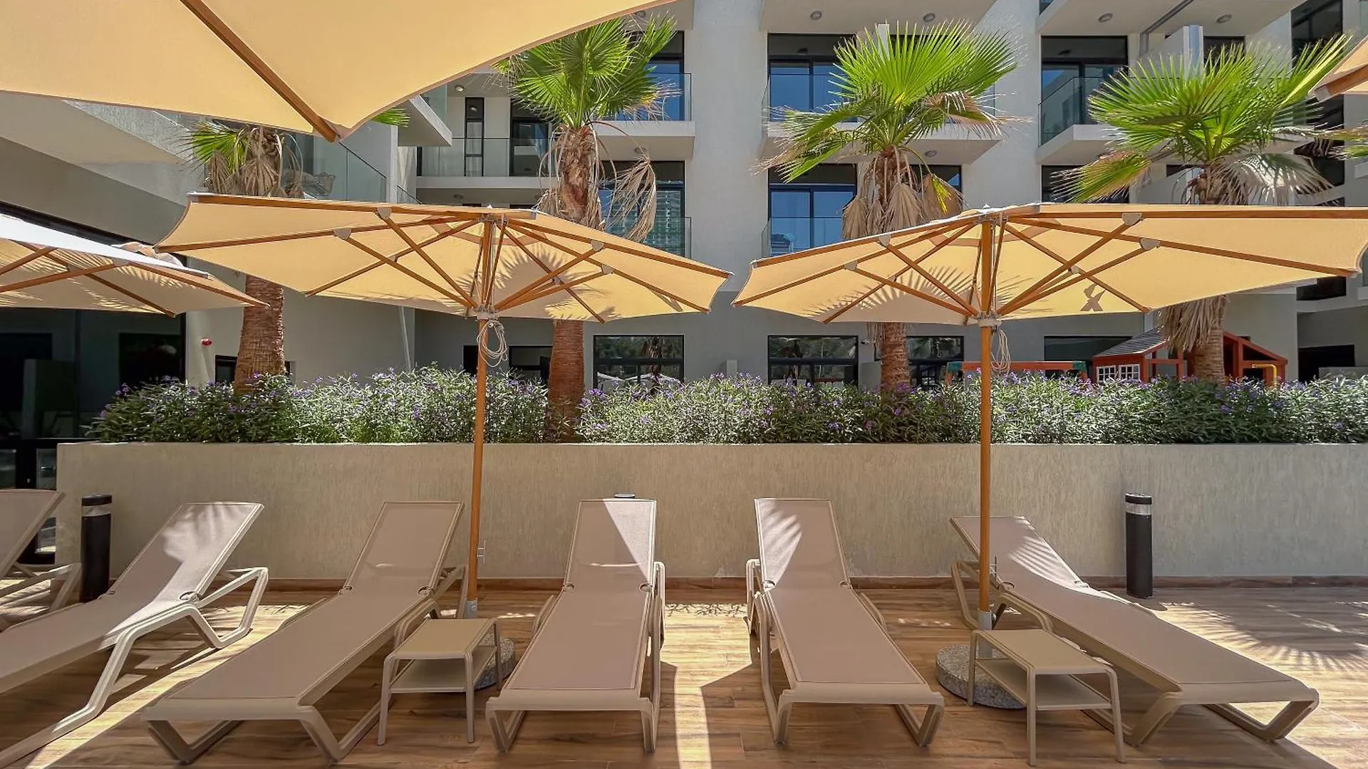 Elegant Jvc Stay Luxury Amid Nature Dubai